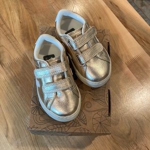 Toddler size 7 gold Veja sneakers